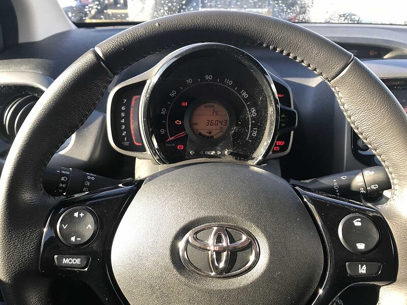 Toyota Aygo 5-Türer x-play Team D. Air / Cabrio